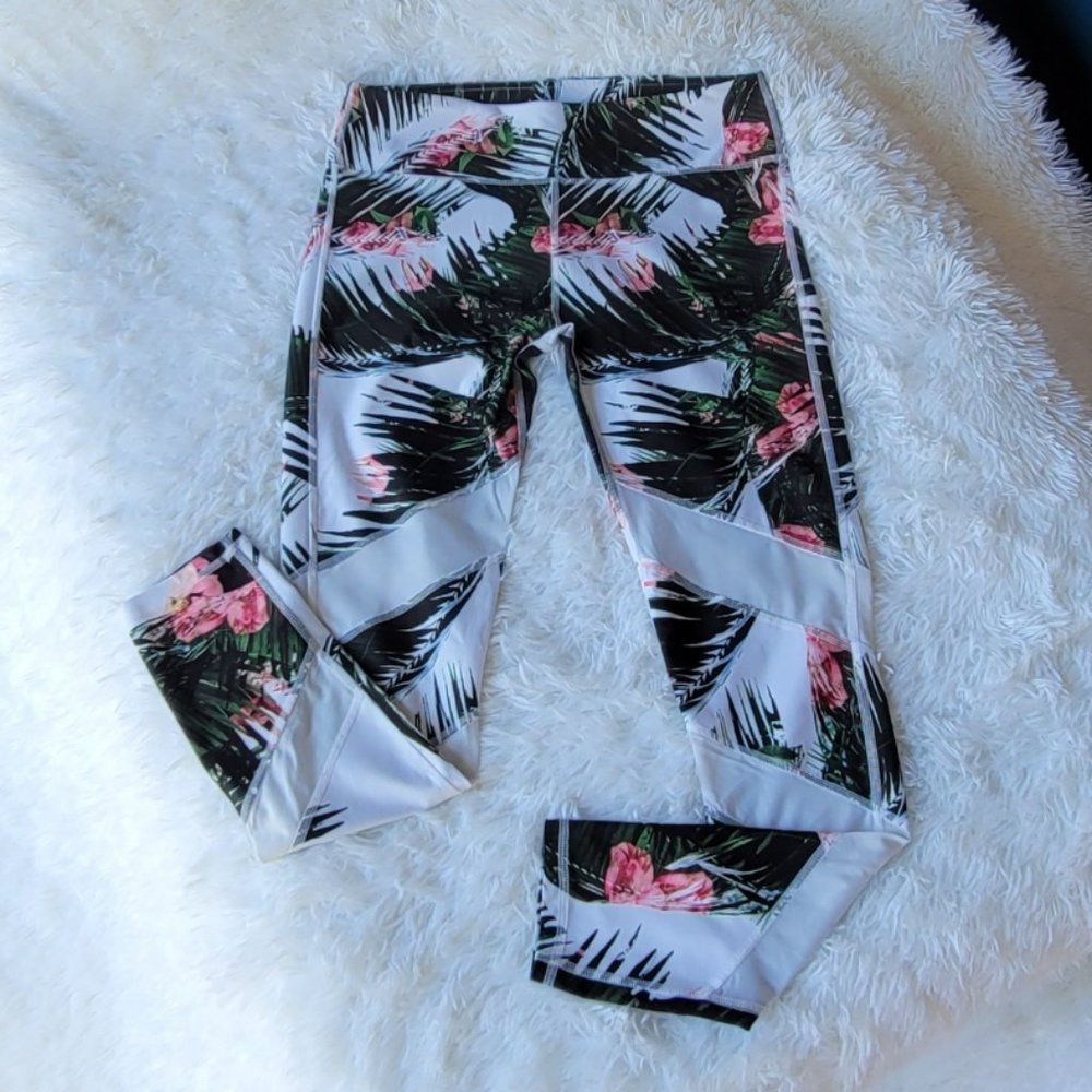 Fabletics Hawiian Leggings size Medium